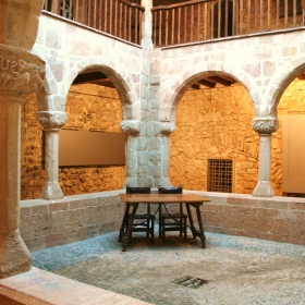 Clasutre del Palau de l'Abadia 